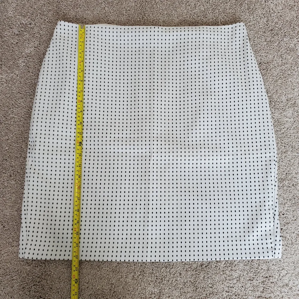 Express Women's Pencil Skirt, White/Black (Size 18) - Picture 6 of 7